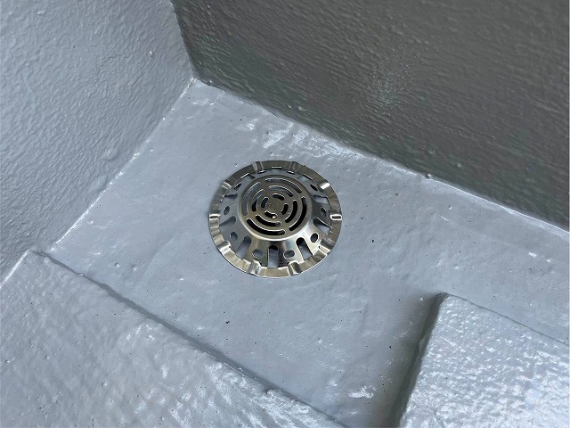 加古川市　ベランダの排水金具を交換